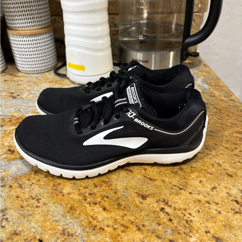 Brooks PureFlow 7 size 5.5 - Picture 3 of 8